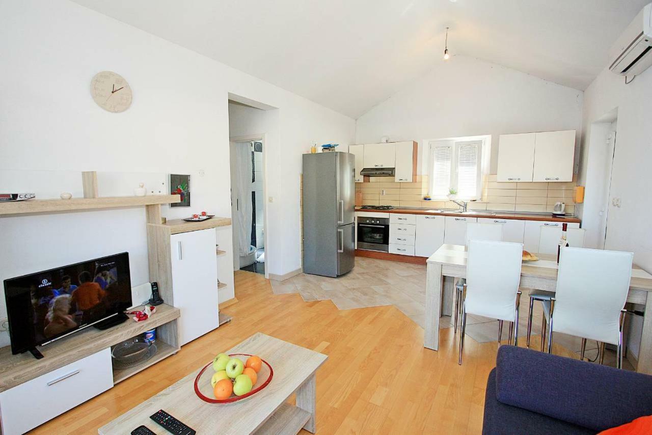 Apartmani Nila Pucisca Εξωτερικό φωτογραφία