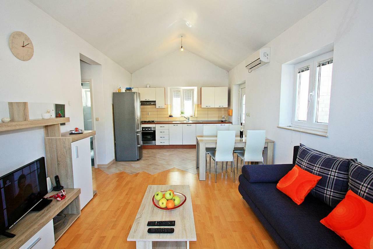 Apartmani Nila Pucisca Εξωτερικό φωτογραφία